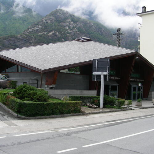 Roofing of Banco San Paolo di Aosta with Grigio Pietra 25X40 tiles